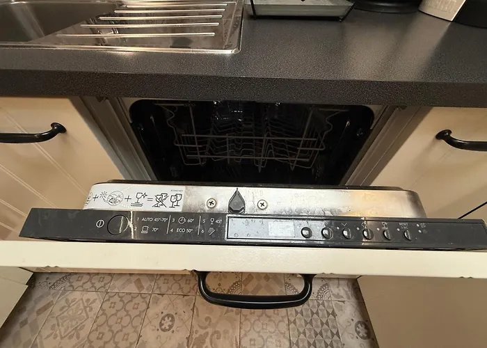 Sunny 2br Penthouse Near Milán