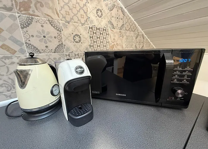 Sunny 2br Penthouse Near Prázdninový dům Milán