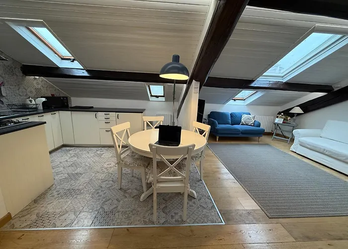 Sunny 2br Penthouse Near