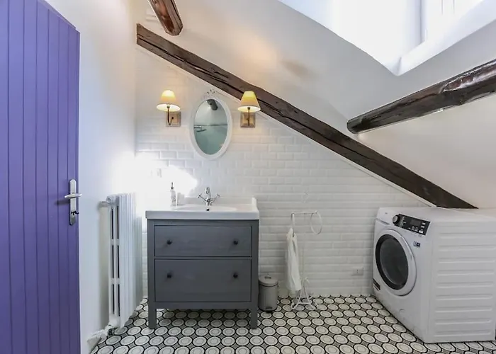 Sunny 2br Penthouse Near *