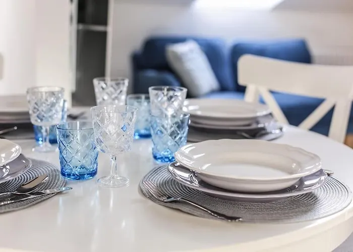 Sunny 2br Penthouse Near Prázdninový dům Milán