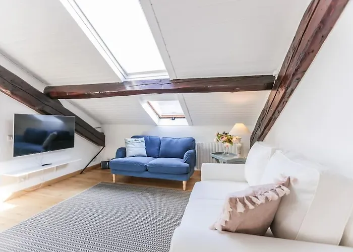 Sunny 2br Penthouse Near *