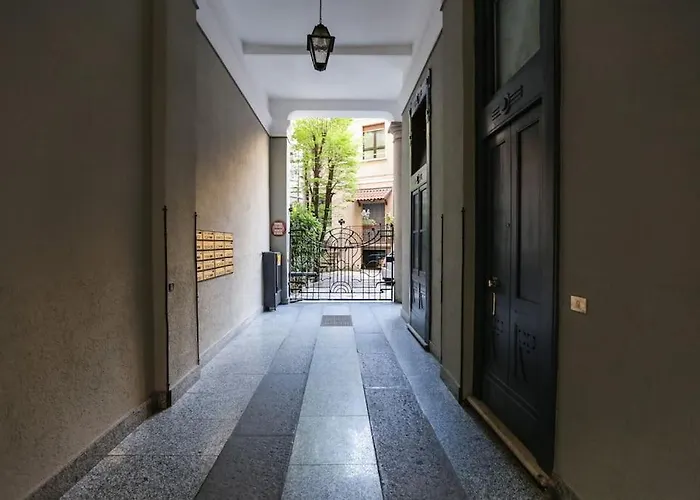 Sunny 2br Penthouse Near Prázdninový dům