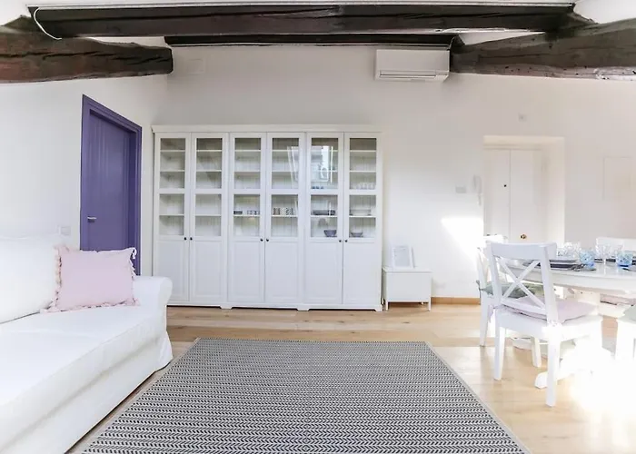 Prázdninový dům Sunny 2br Penthouse Near