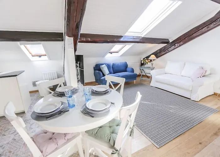 Sunny 2br Penthouse Near * Milán