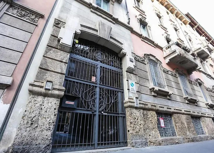 Sunny 2br Penthouse Near