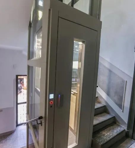 Sunny 2br Penthouse Near Prázdninový dům Milán