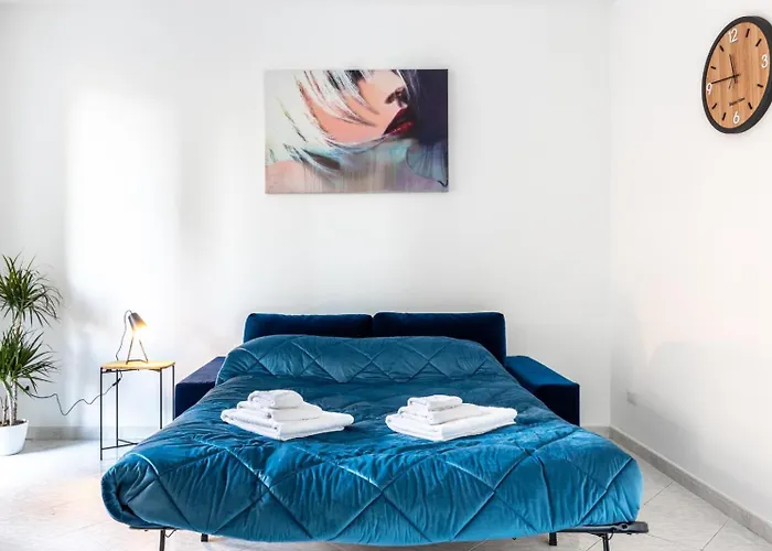 Modern With Balcony Near Centre