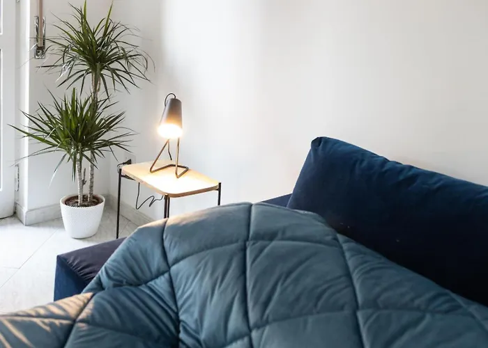 Modern With Balcony Near Centre *