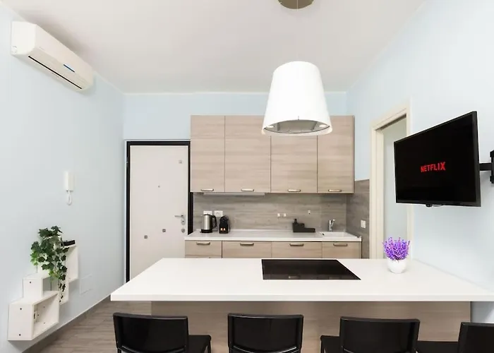 Casa Azzurra -central Station-free Luggage Storage *