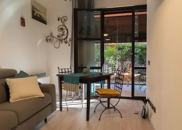 Appartement Greengardensuite, Station *