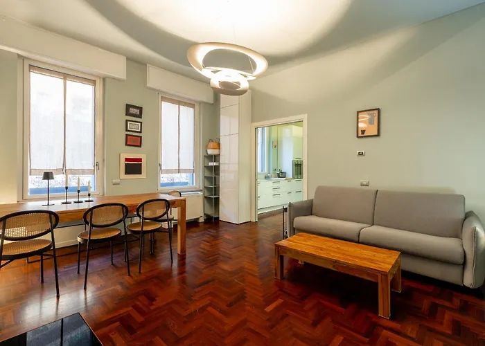 Cairoli E Garage Милан