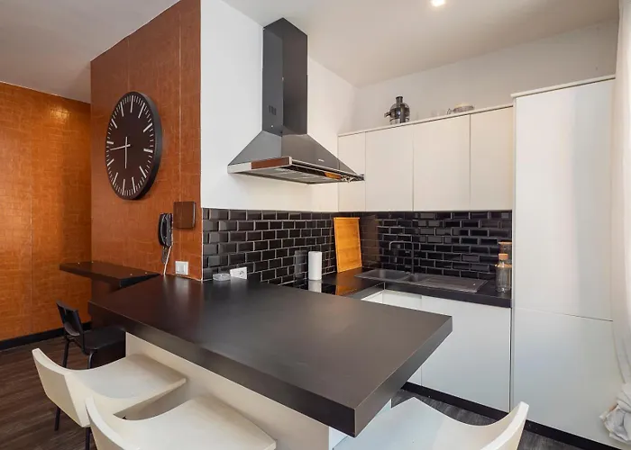 Xenia - Spacious Four-room In Moscova Milano