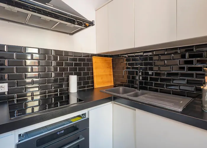 Xenia - Spacious Four-room In Moscova Milano