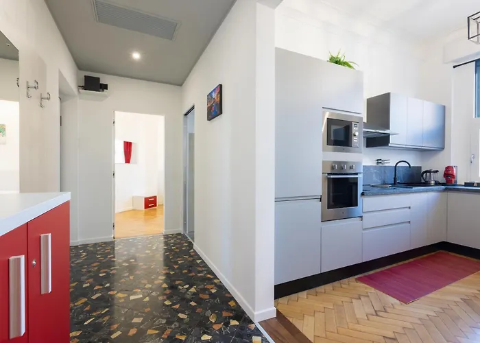 Nuovissimo Ed Elegante Appartamento, 5 Minuti A Piedi Dalla Stazione