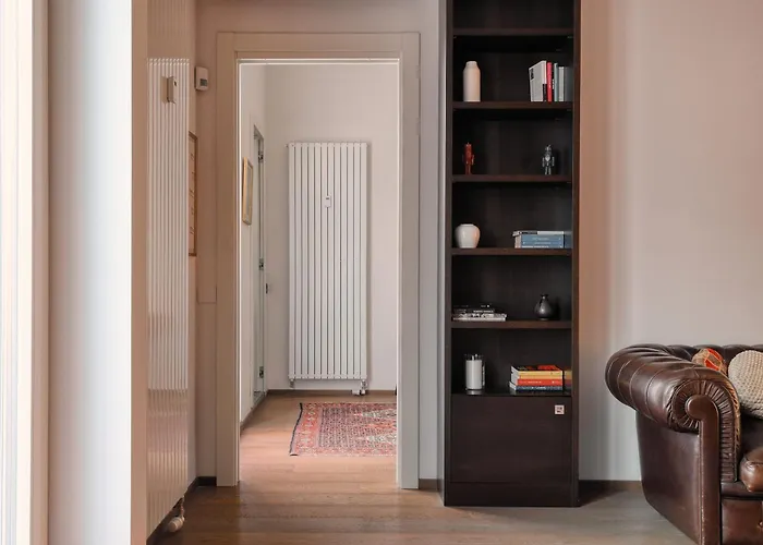 Hostmate - - Magenta 52 - Cadorna Milaan