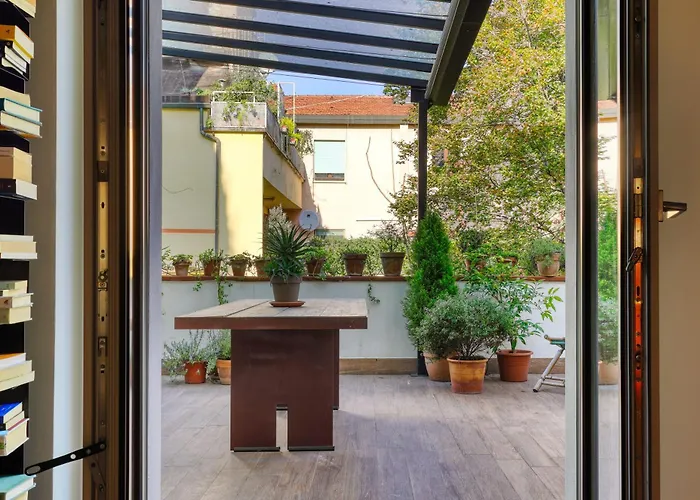 Hostmate - - Magenta 52 - Cadorna