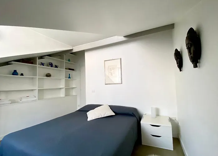 Sant Ambrogio Courtyard In Shared Flat * מילאנו