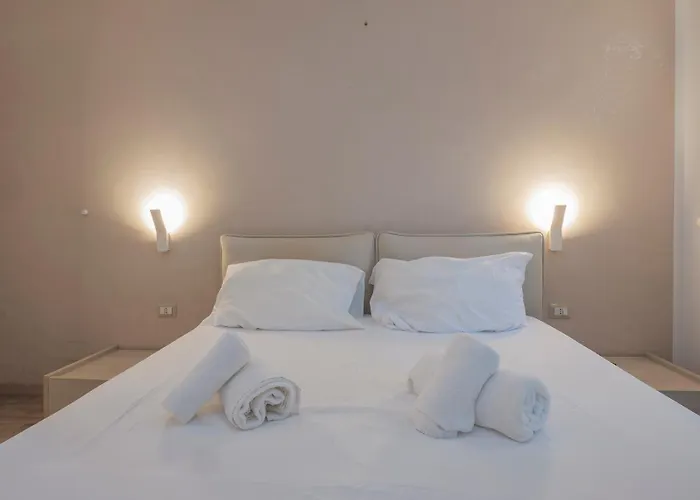 I Host - Della Torre 9 *