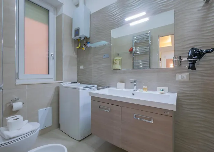 I Host - Della Torre 9 *