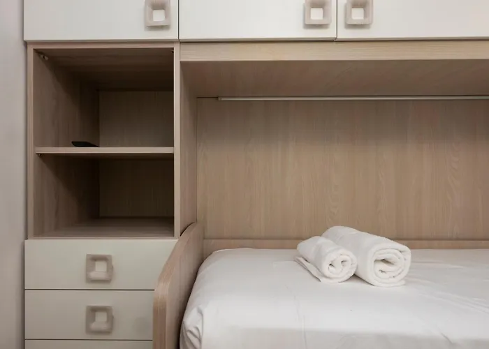 I Host - Della Torre 9 * Milano