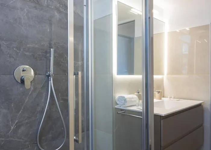 Nuovissimo Ed Elegante Appartamento, 5 Minuti A Piedi Dalla Stazione *