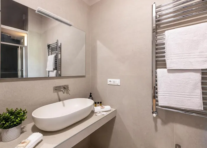 Laurana, 6 Ampio E Luminoso Per 6 *