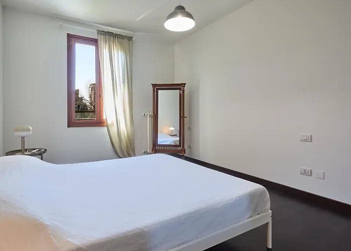 Deluxe Navigli Милан