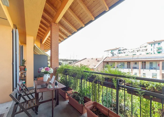 Spacious & Stylish 1-bedroom With Terrace Apartman *