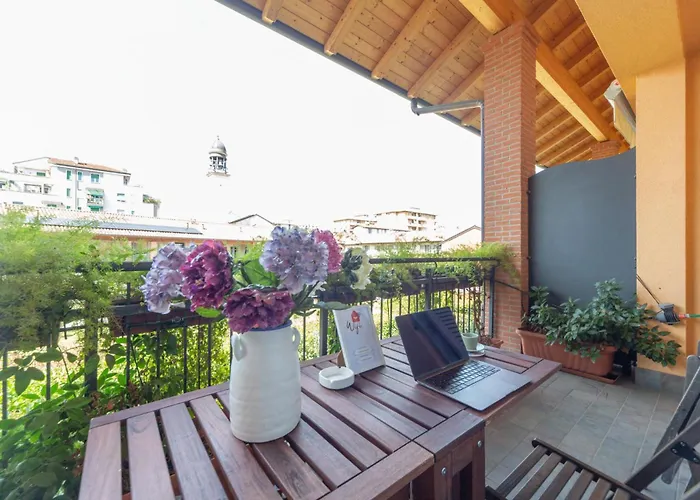 Spacious & Stylish 1-bedroom With Terrace Apartmán *