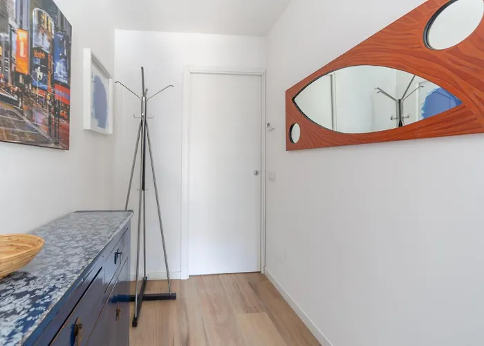 Spacious & Stylish 1-bedroom With Terrace Apartmán Milán