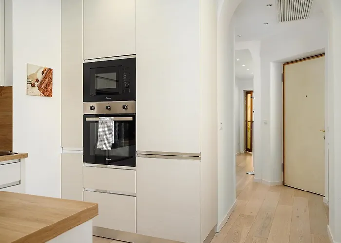 Nightlife Apartment *