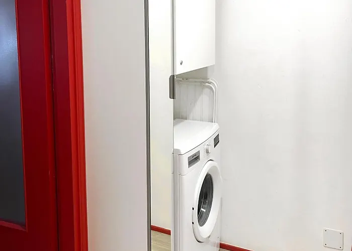 Rosso A Milano, Vicino Allo Ieo *