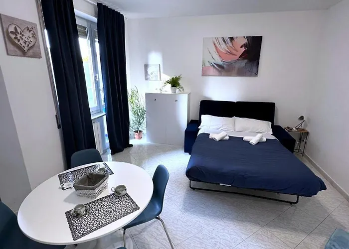 Modern With Balcony Near Centre דירה *