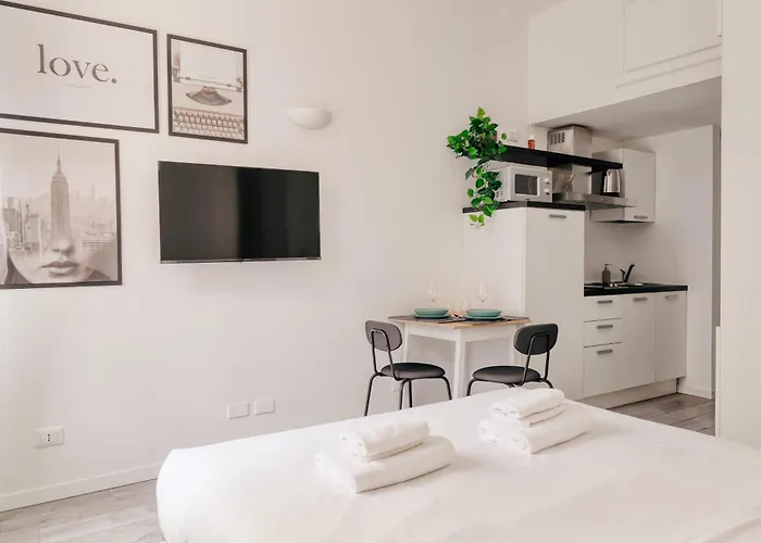 Just Urban - In The Center - Duomo 4 Min M1 * מילאנו