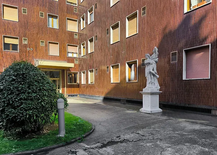 Just Urban - In The Center - Duomo 4 Min M1