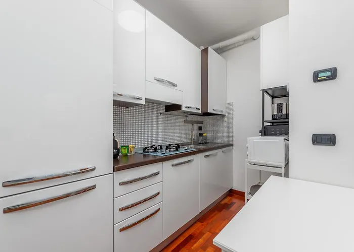 Free Private Parking - 5min To Metro - Balcony - Quiet Appartement Milan