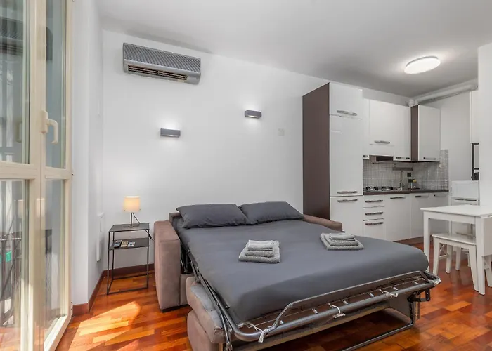 Free Private Parking - 5min To Metro - Balcony - Quiet * Milan