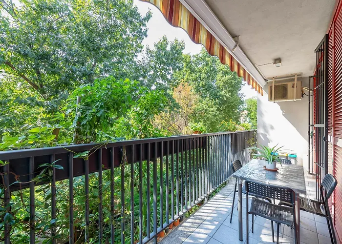 Free Private Parking - 5min To Metro - Balcony - Quiet Milan