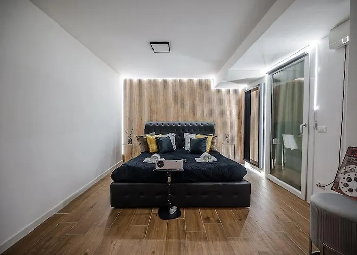 Duomo - Jacuzzi E Terrazzo - Cinema - Free Parking - Gym