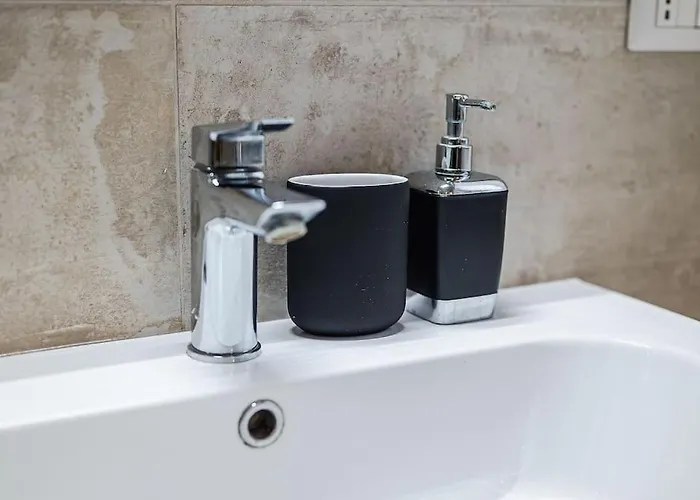 Duomo - Jacuzzi E Terrazzo - Cinema - Free Parking - Gym Milano