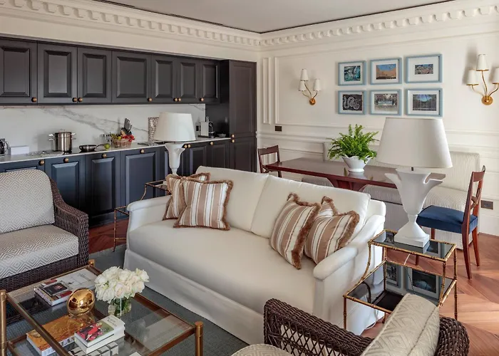 Rocco House Via Manzoni * Милан