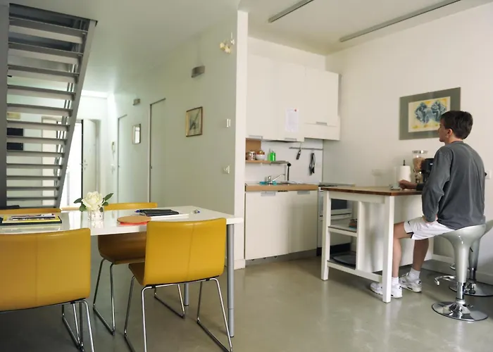 Sant Ambrogio Courtyard In Shared Flat Rum i privatbostad Milano