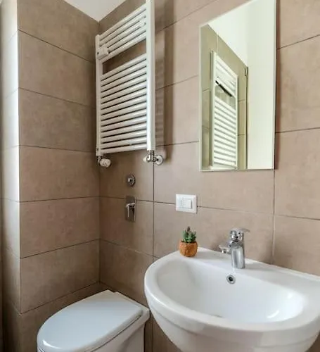 Station-duomo - 3 Bedrooms With Jacuzzi מילאנו