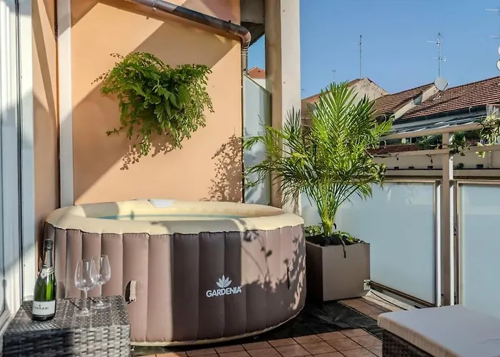 Station-duomo - 3 Bedrooms With Jacuzzi דירה מילאנו
