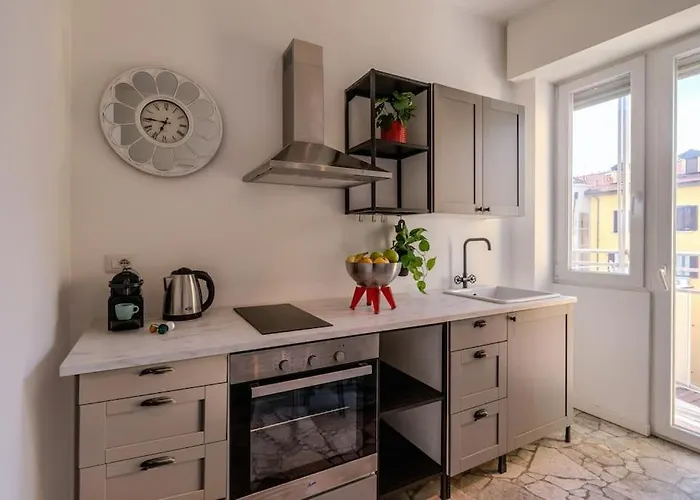 Station-duomo - 3 Bedrooms With Jacuzzi דירה מילאנו