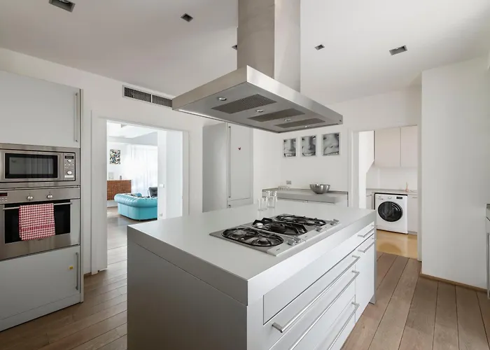 Design With Terrace, Modern And Stylish, 3 Bedrooms, 6 Guests * Milánó