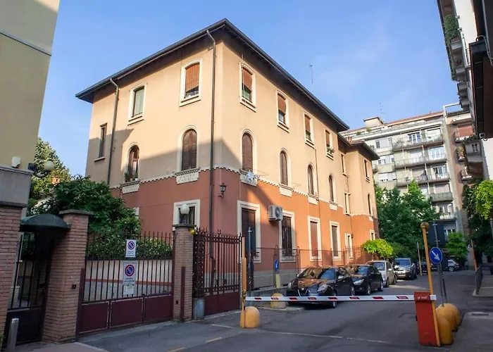 Bright And Comfy In A Beautiful Contemporary *