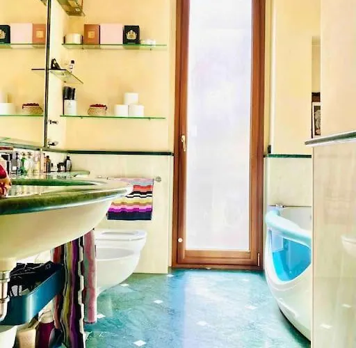 アパート Artistic 2-bedroom