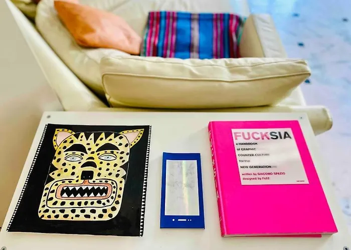 アパート Artistic 2-bedroom *